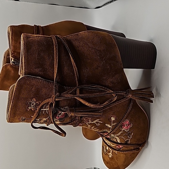 Monroe and main embroidered booties size 11 - Picture 3 of 8